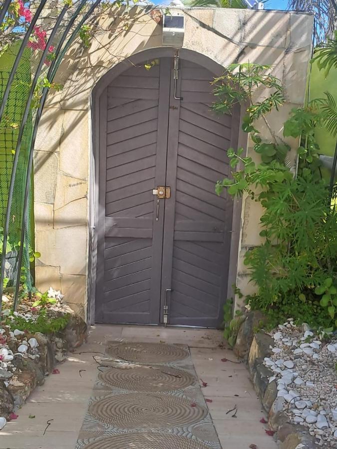 Tropical Apartment Orient Bay Exterior photo